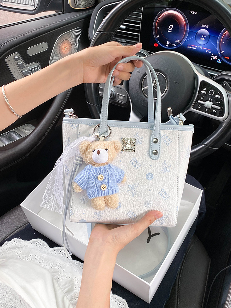 Luxury Bags Cute - 아름다운 꽃무늬와 귀여운 인형 펜던트가 있는